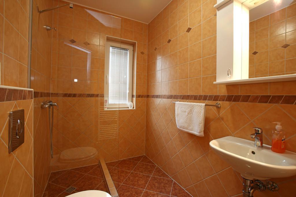 Hotel Gostilna In Prenocisca Gedzo Novo Mesto Exterior foto