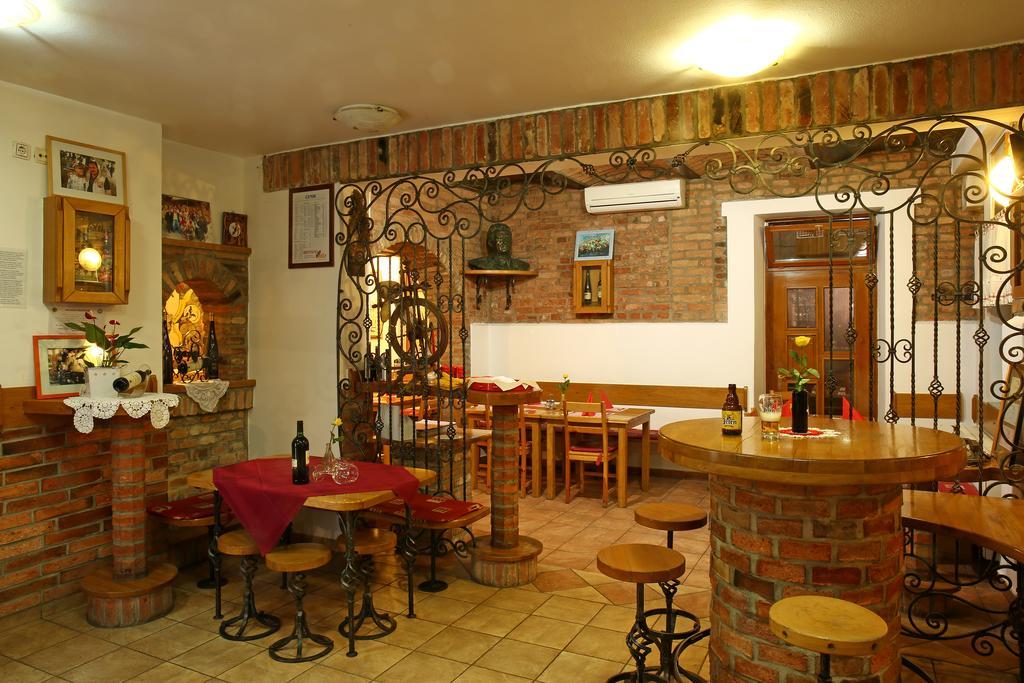 Hotel Gostilna In Prenocisca Gedzo Novo Mesto Exterior foto